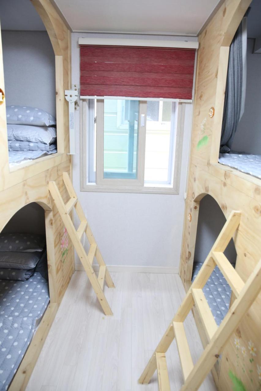 Coco Capsule Guesthouse Busan Exterior photo